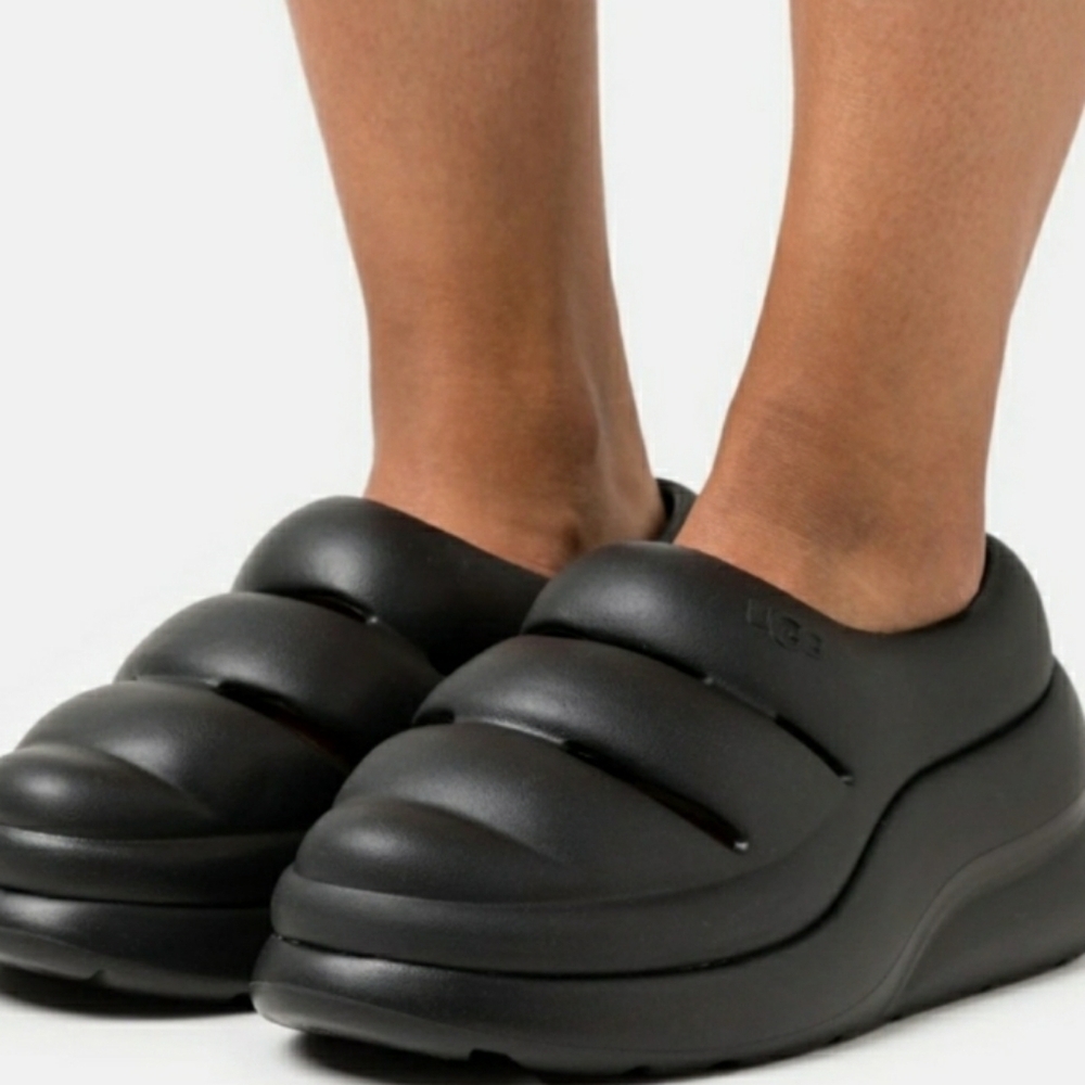 Ugg K Sport Yeah Clog Black Kids size 6